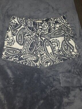 Kenji shorts from Anthropologie in Navy and White